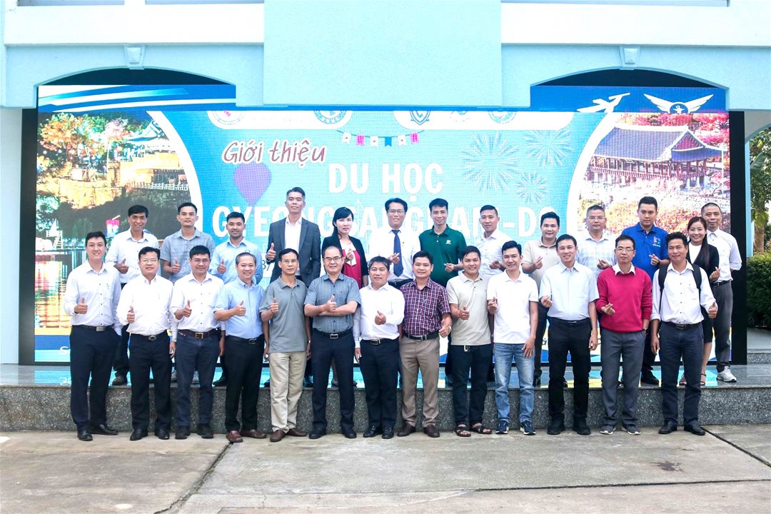 Xây dựng hệ sinh thái kết nối: Sự kiện Gặp mặt Cựu sinh viên & Ra mắt CLB Doanh nghiệp