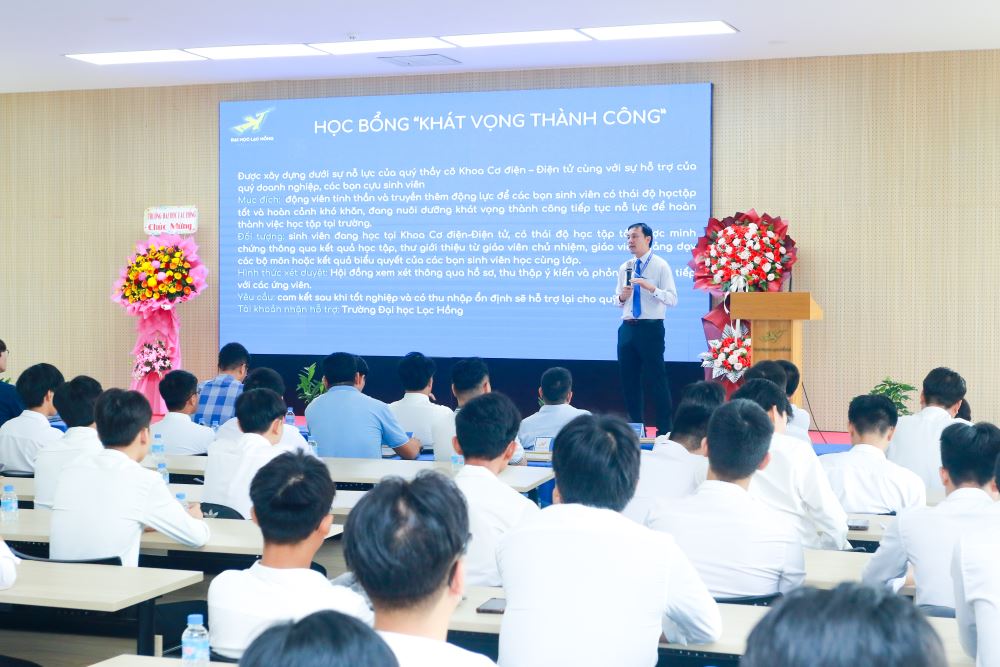 Tiếp tục duy trì học bổng "Khát Vọng Thành Công" Khoa Cơ điện - Điện tử